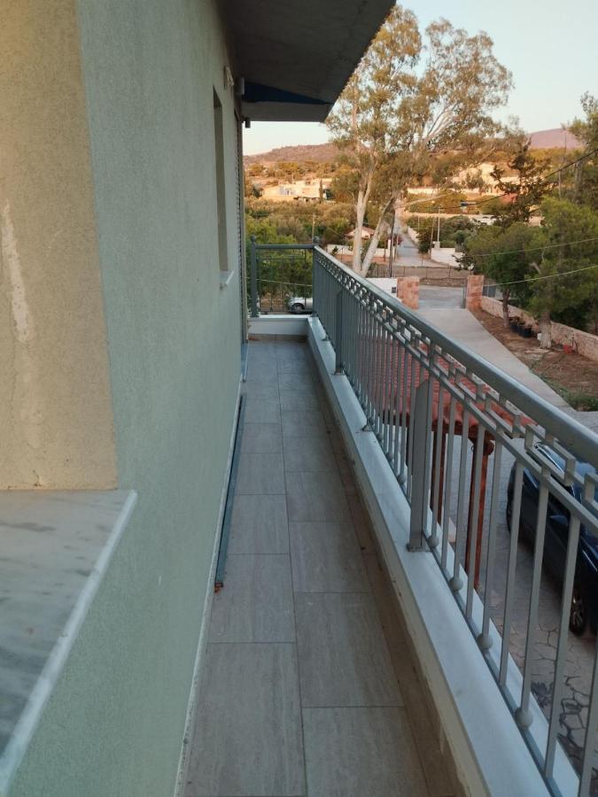 Coastal Garden Getaway Apartment Vari  Exterior photo